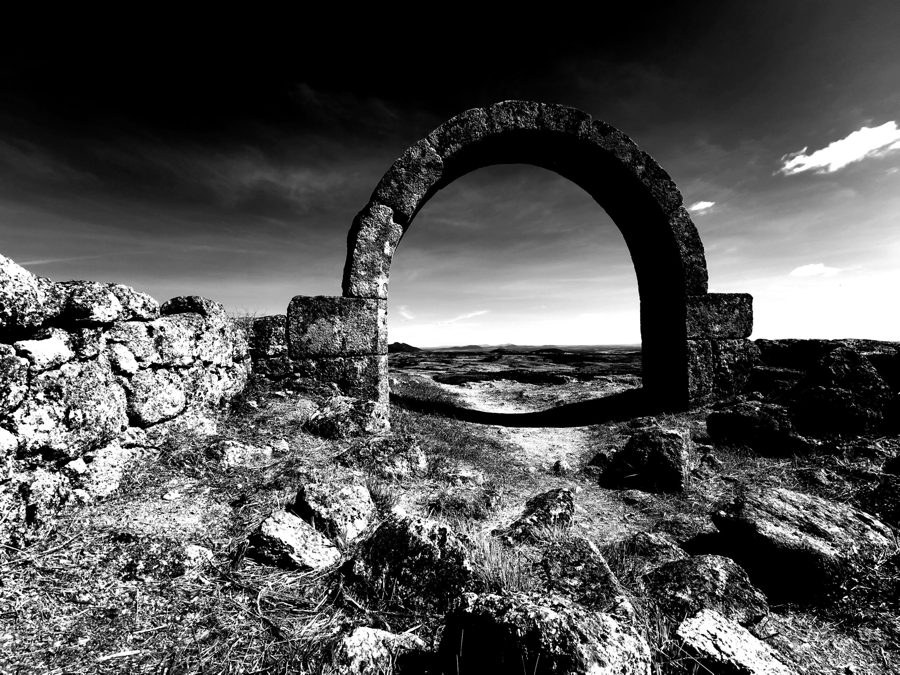 Granite and Shadow, Interior de Portugal